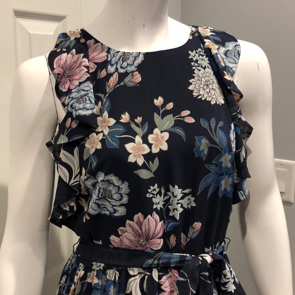 NWOT SIZE 4 floral maxi dress - Picture 3 of 8